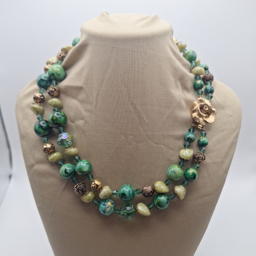 Vtg Green Double Stranded Natural Stone Acrylic Beaded Necklace Box Clasp 17"